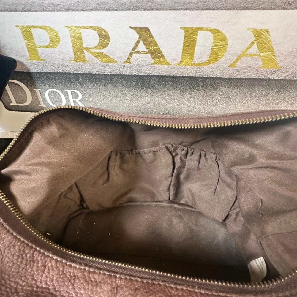 The SAK Hobo Brown Leather Shoulder Bag Zip top Good Condition For All Seasons